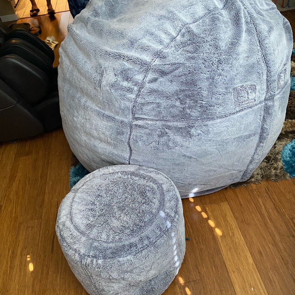 Selling Lovesac - Picture 2 of 3